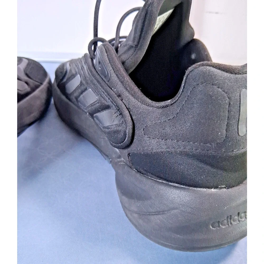 Adidas Ozelia Triple Black Carbon Men Size 10 Sneakers H04250 Running Shoes Low